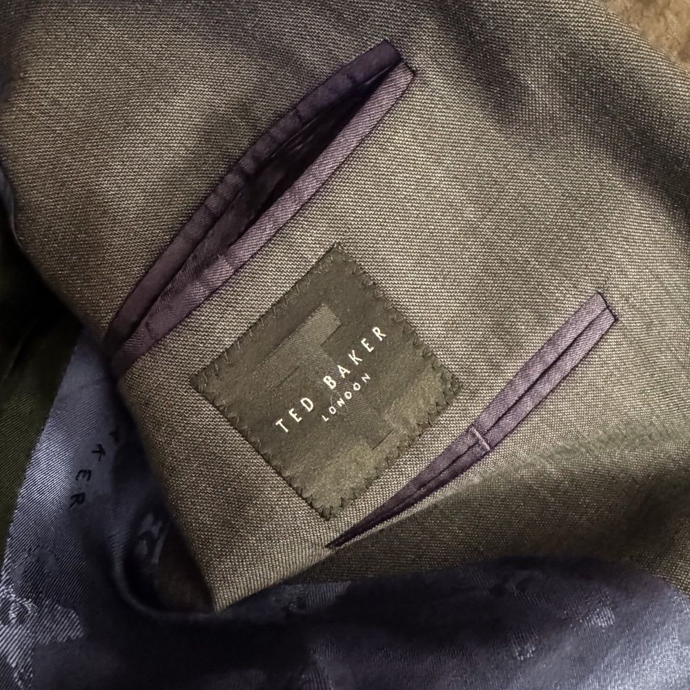 Brand new Ted Baker Wool Jay Trim Fit suit in charcoal - Picture 3 of 6